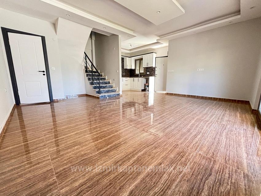 3+1 Villa Zum Verkauf In Menderes Özdere, 500 Meter Vom Strand Entfernt, Mit Parkplatz Und Großem Garten