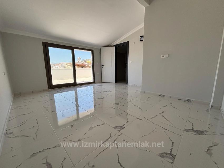 3+1 Villa Zum Verkauf In Menderes Özdere, 500 Meter Vom Strand Entfernt, Mit Parkplatz Und Großem Garten