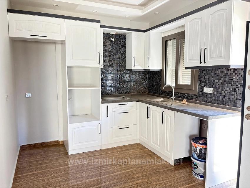 3+1 Villa Zum Verkauf In Menderes Özdere, 500 Meter Vom Strand Entfernt, Mit Parkplatz Und Großem Garten