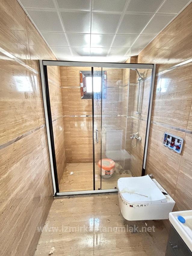 3+1 Villa Zum Verkauf In Menderes Özdere, Zentral Gelegen, Mit Garten Und Separater Küche