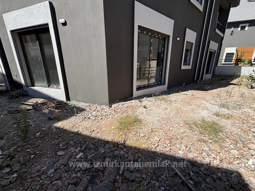 Großzügige 3+1-Zimmer-Villa Mit Separatem Eingang In Menderes Özdere Zu Verkaufen