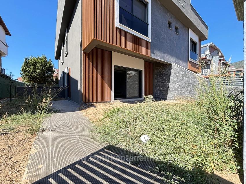 2+1-Zimmer-Villa In Menderes Özdere Zu Verkaufen, 100 Meter Vom Strand Entfernt, Mit Großem Garten