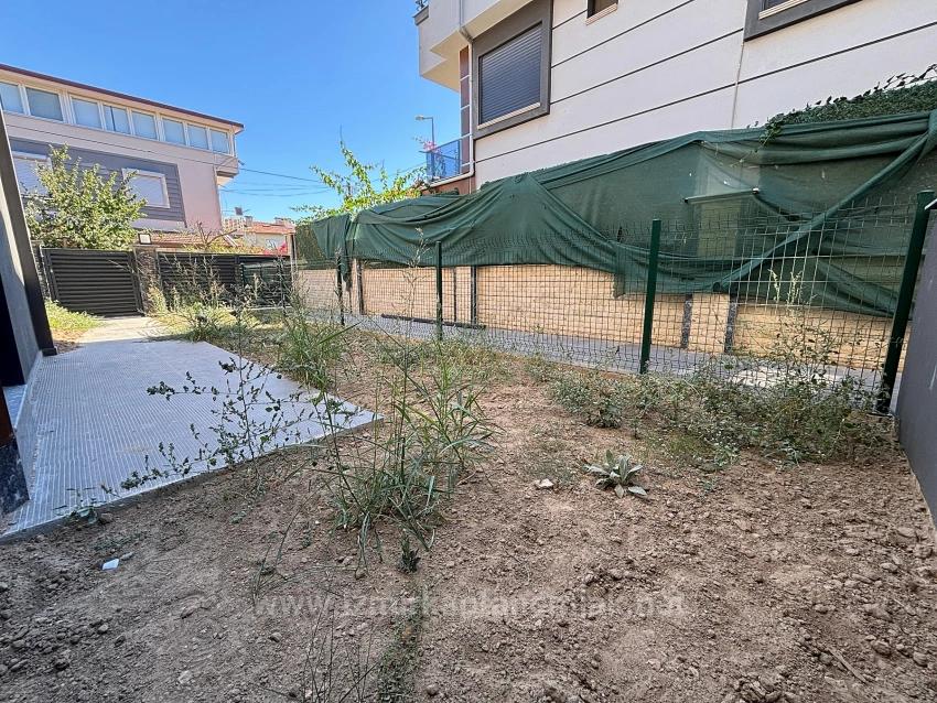 2+1-Zimmer-Villa In Menderes Özdere Zu Verkaufen, 100 Meter Vom Strand Entfernt, Mit Großem Garten