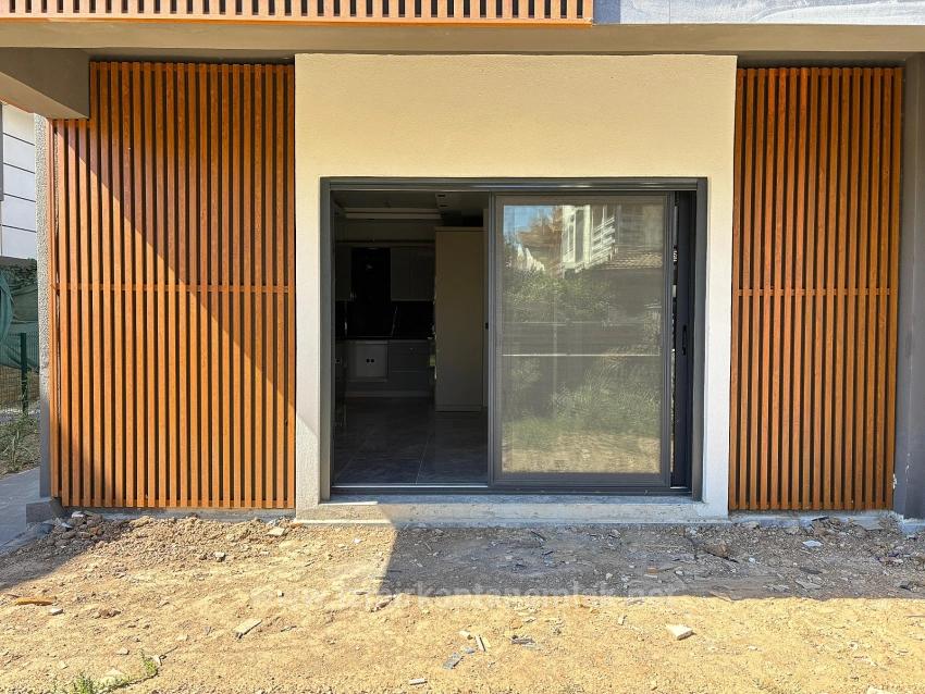 2+1-Zimmer-Villa In Menderes Özdere Zu Verkaufen, 100 Meter Vom Strand Entfernt, Mit Großem Garten