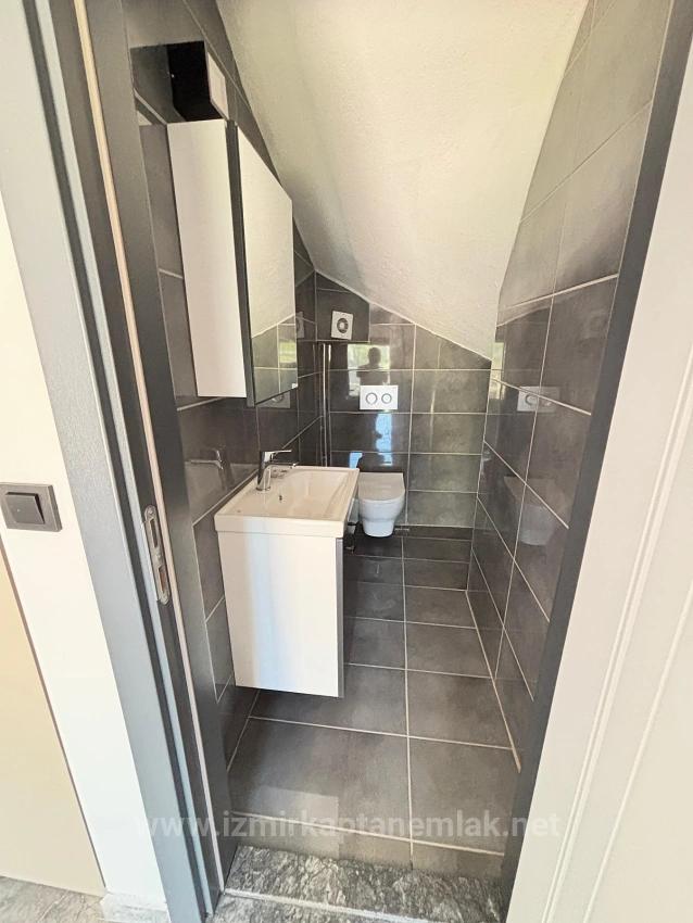 2+1-Zimmer-Villa In Menderes Özdere Zu Verkaufen, 100 Meter Vom Strand Entfernt, Mit Großem Garten