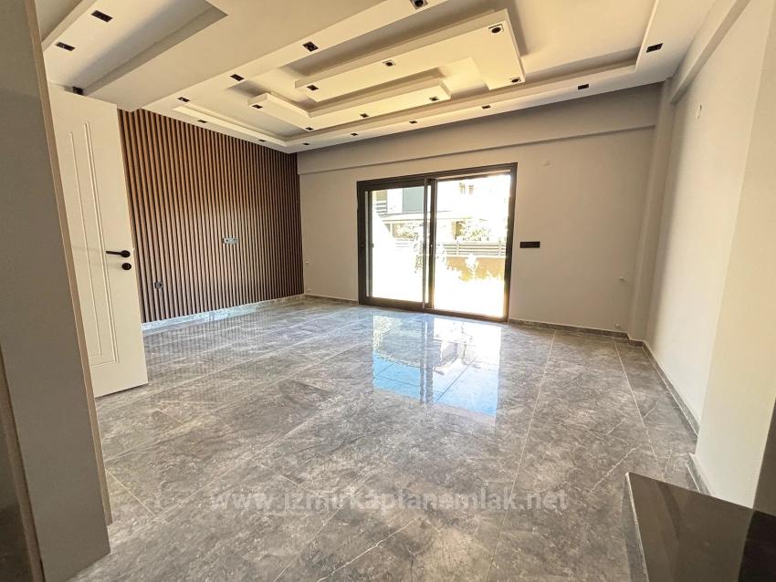 2+1-Zimmer-Villa In Menderes Özdere Zu Verkaufen, 100 Meter Vom Strand Entfernt, Mit Großem Garten