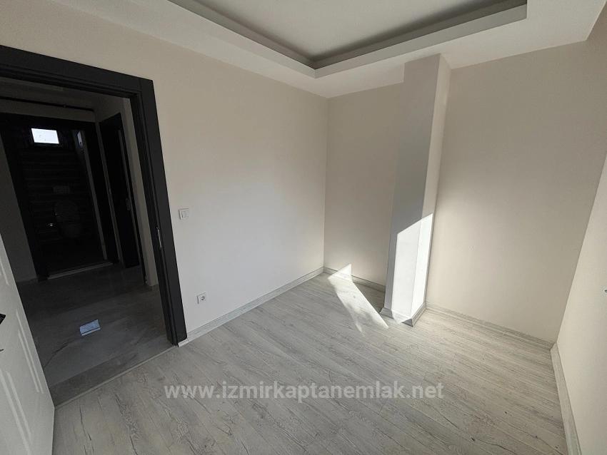 2+1 Mittelgeschosswohnung In Camikebir, Seferihisar, Izmir