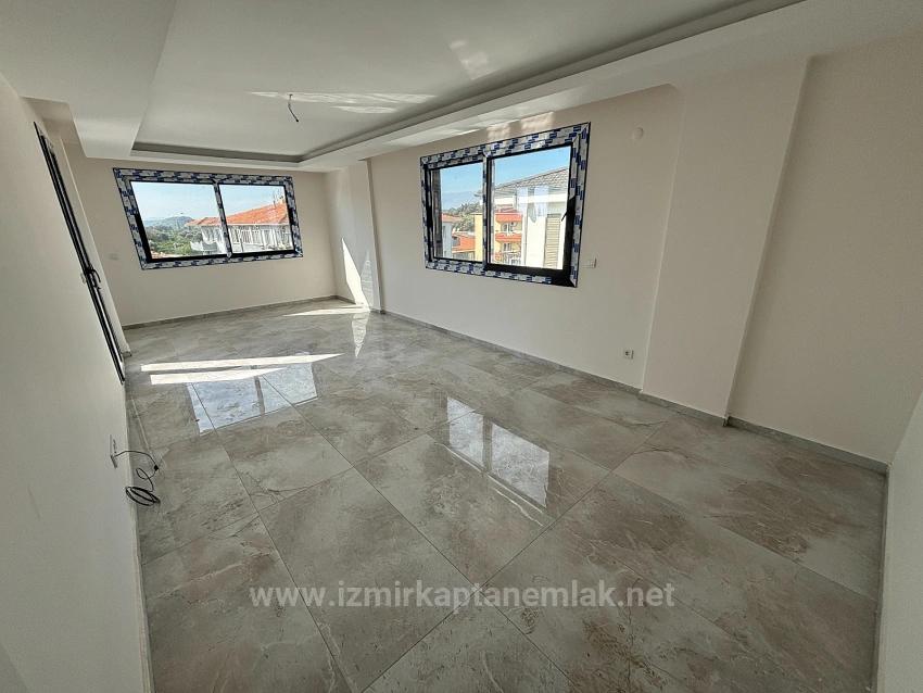 Penthouse-Wohnung Mit 2+1 Zimmern Und Geschlossener Küche In Seferihisar Camikebir