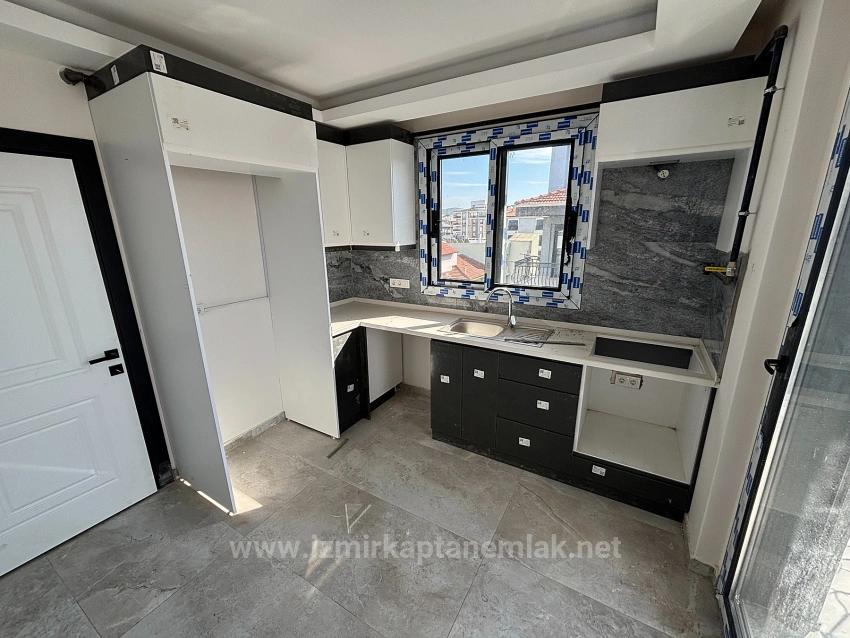 Penthouse-Wohnung Mit 2+1 Zimmern Und Geschlossener Küche In Seferihisar Camikebir