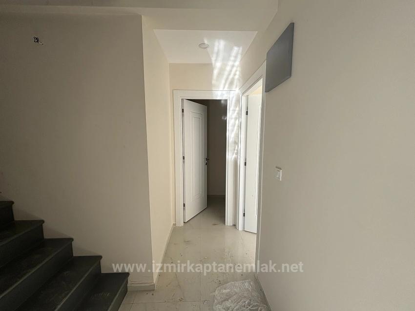 2+1 Reverse-Maisonette-Wohnung In Izmir Seferihisar Çolak İbrahim