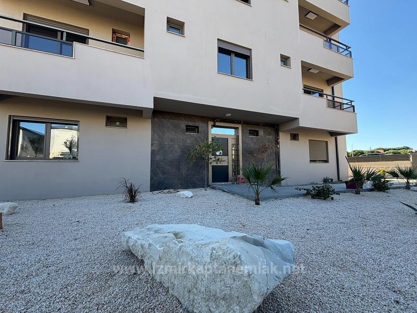 2+1 Erdgeschosswohnung Mit Großem Garten In Seferihisar Çolakibrahim, Izmir