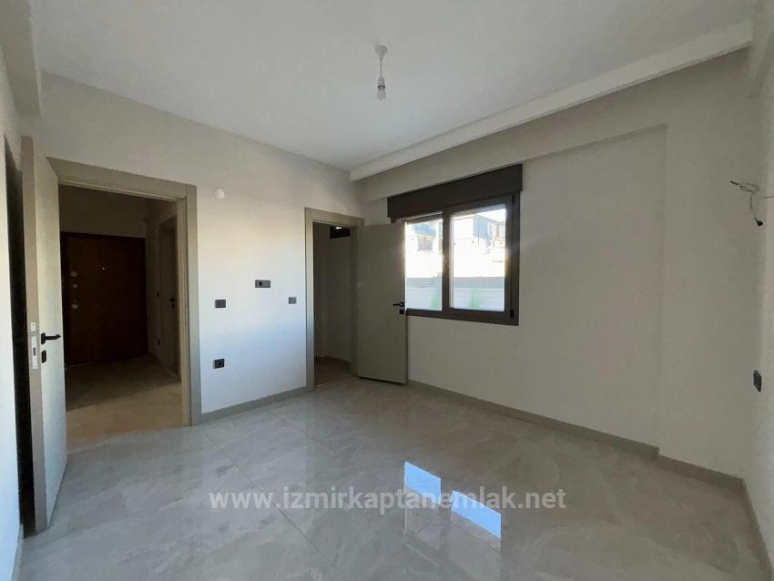 2+1 Erdgeschosswohnung Mit Großem Garten In Seferihisar Çolakibrahim, Izmir