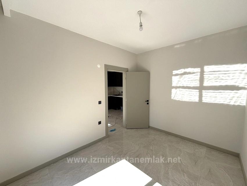 1+1 Erdgeschoss-Gartenwohnung In Izmir Seferihisar Çolakibrahim