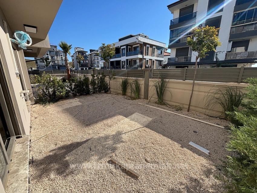 1+1 Erdgeschoss-Gartenwohnung In Izmir Seferihisar Çolakibrahim