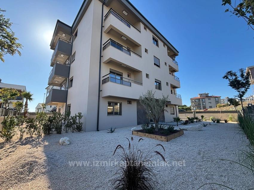 1+1 Erdgeschoss-Gartenwohnung In Izmir Seferihisar Çolakibrahim