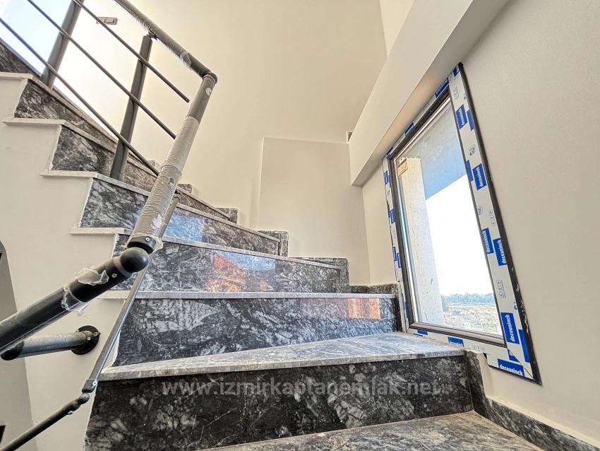 2+1 Triplex-Sommervilla Auf Der Meerseite In İzmir Seferihisar Cumhuriyet