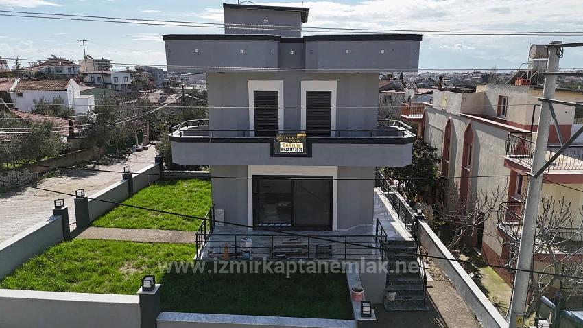 3+1 Freistehende Villa Zum Verkauf In İzmir Seferihisar Ürkmez, 1100 Meter Vom Meer Entfernt