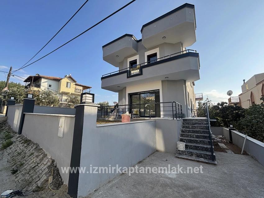 3+1-Zimmer Sommerhaus Zu verkaufen in Mersin Alanı Bz. Seferihisar Ürkmez - 180 m²