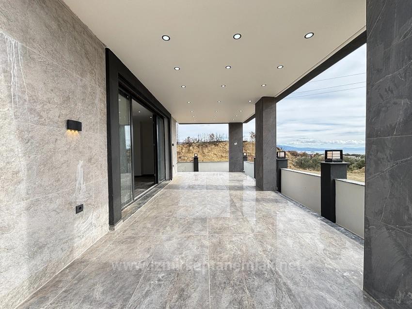 Ultraluxuriöse 4+1-Triplex-Villa Mit Freistehendem Großen Garten In İzmir Seferihisar Doğanbey