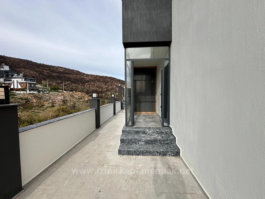 Ultraluxuriöse 4+1-Triplex-Villa Mit Freistehendem Großen Garten In İzmir Seferihisar Doğanbey