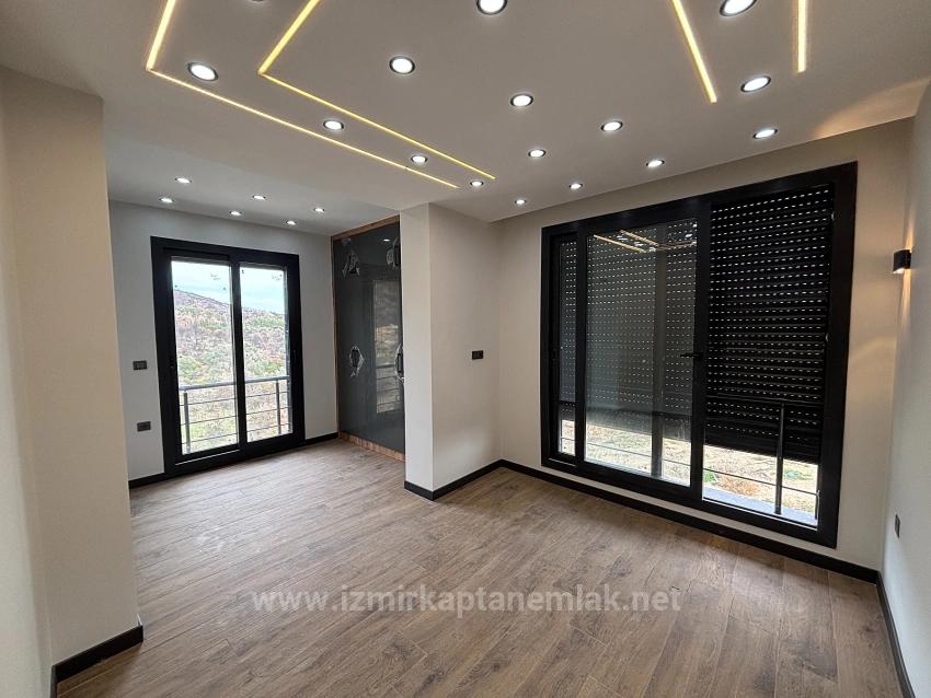 Ultraluxuriöse 4+1-Triplex-Villa Mit Freistehendem Großen Garten In İzmir Seferihisar Doğanbey