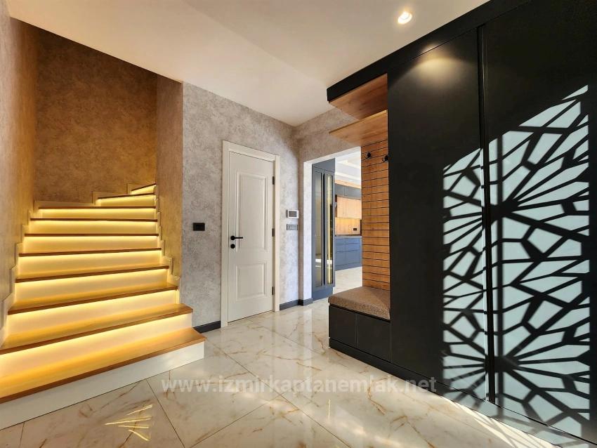 Ultraluxuriöse 3+1-Villa Mit Großem Garten Zum Verkauf In Izmir Seferihisar Camikebir