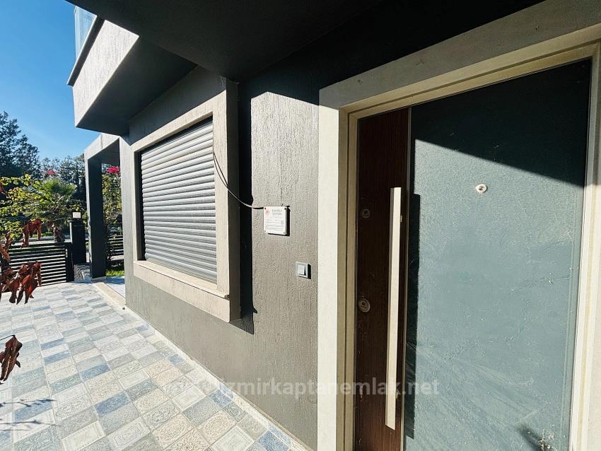 Dreifamilienhaus Mit 3+1 Bädern Und Separatem Grundbucheintrag, Direkt Am Meer Im Viertel Atatürk, Seferihisar, İzmir