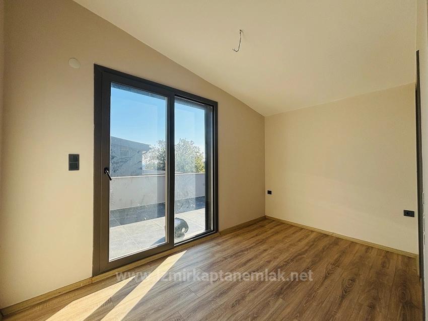 Dreifamilienhaus Mit 3+1 Bädern Und Separatem Grundbucheintrag, Direkt Am Meer Im Viertel Atatürk, Seferihisar, İzmir