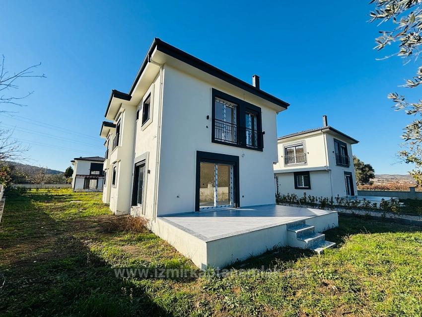 3+1-Maisonette-Villa In Einer Bewachten Wohnanlage Im Viertel Kavakdere, Seferihisar, Izmir