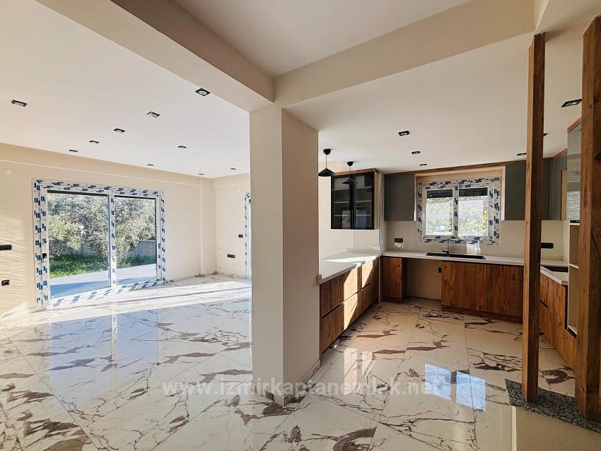 3+1-Maisonette-Villa In Einer Bewachten Wohnanlage Im Viertel Kavakdere, Seferihisar, Izmir