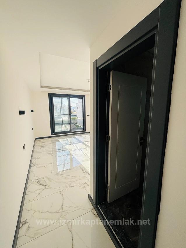 Freistehende Maisonette-Einzelvilla Mit Pool Im Stadtteil Düzce, Seferihisar, İzmir