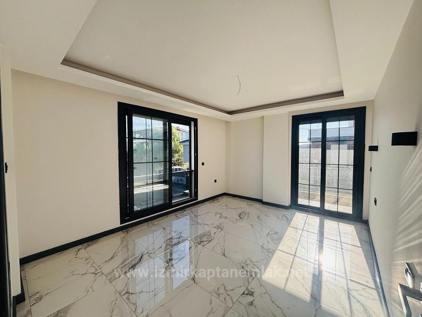 Freistehende Maisonette-Einzelvilla Mit Pool Im Stadtteil Düzce, Seferihisar, İzmir