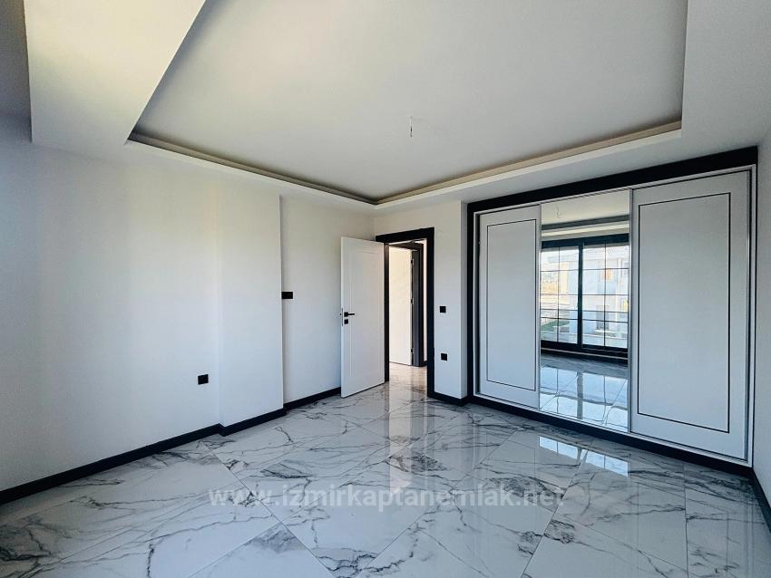 Freistehende Maisonette-Einzelvilla Mit Pool Im Stadtteil Düzce, Seferihisar, İzmir