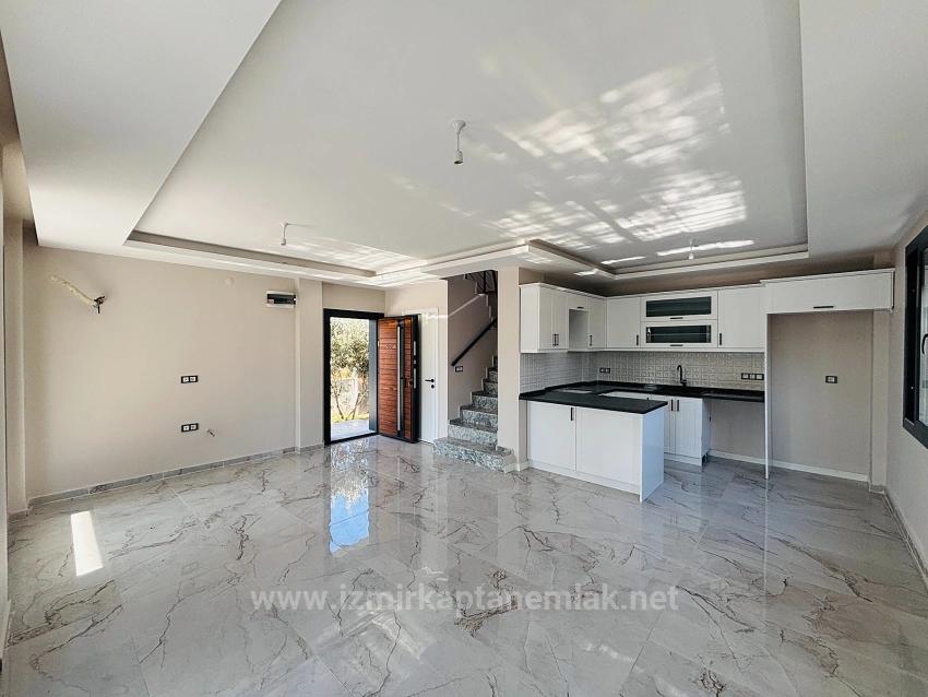 Freistehende 3+1-Zimmer-Maisonette-Villa Mit Eigenem Bad Im Stadtteil Payamlı, Seferihisar, Izmir