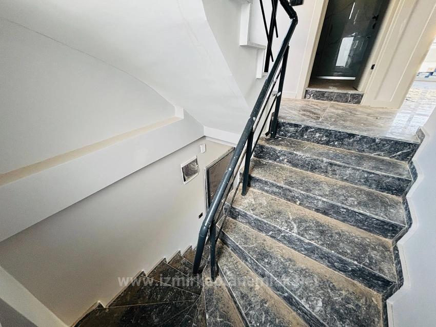 2+1 Villa Mit Großzügigem Garten In Einer Bewachten Wohnanlage Im Viertel Cumhuriyet, Seferihisar, Izmir