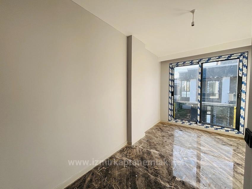 2+1 Villa Mit Großzügigem Garten In Einer Bewachten Wohnanlage Im Viertel Cumhuriyet, Seferihisar, Izmir