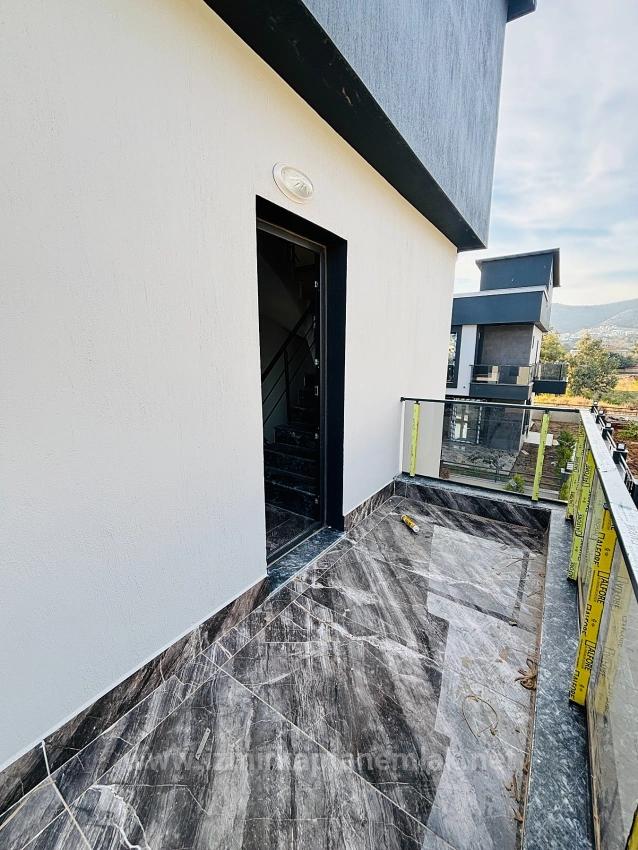 2+1 Villa Mit Großzügigem Garten In Einer Bewachten Wohnanlage Im Viertel Cumhuriyet, Seferihisar, Izmir