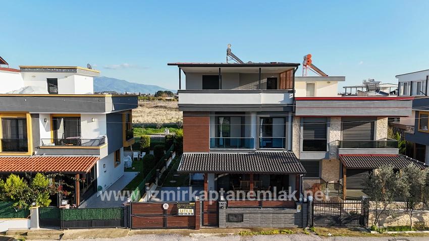 3+1-Zimmer Sommerhaus Zu verkaufen in Cumhuriyet Bz. Seferihisar Doğanbey - 165 m²