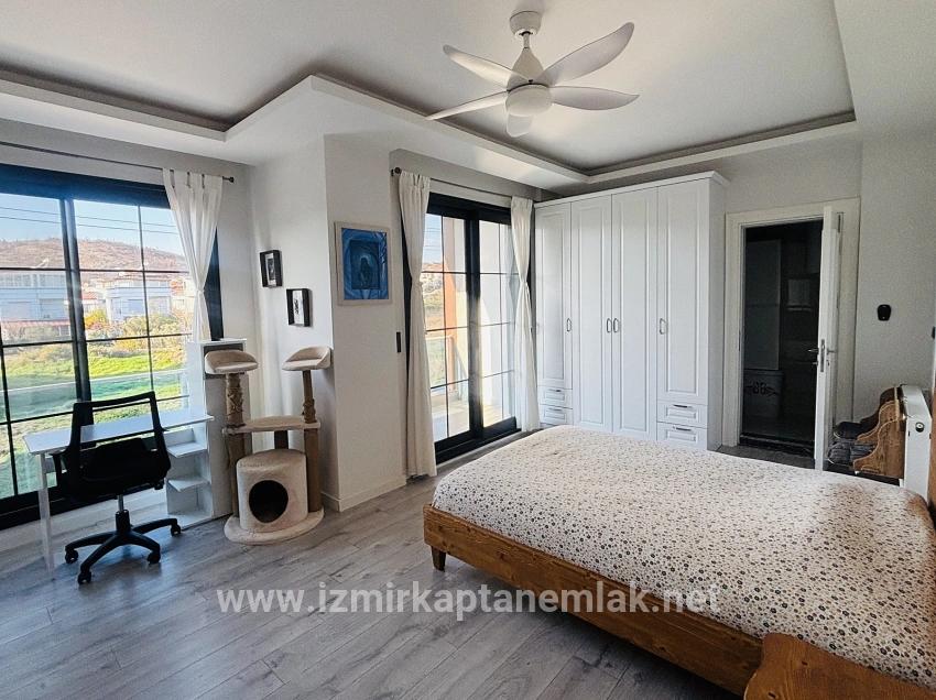 3+1-Zimmer Sommerhaus Zu verkaufen in Cumhuriyet Bz. Seferihisar Doğanbey - 165 m²