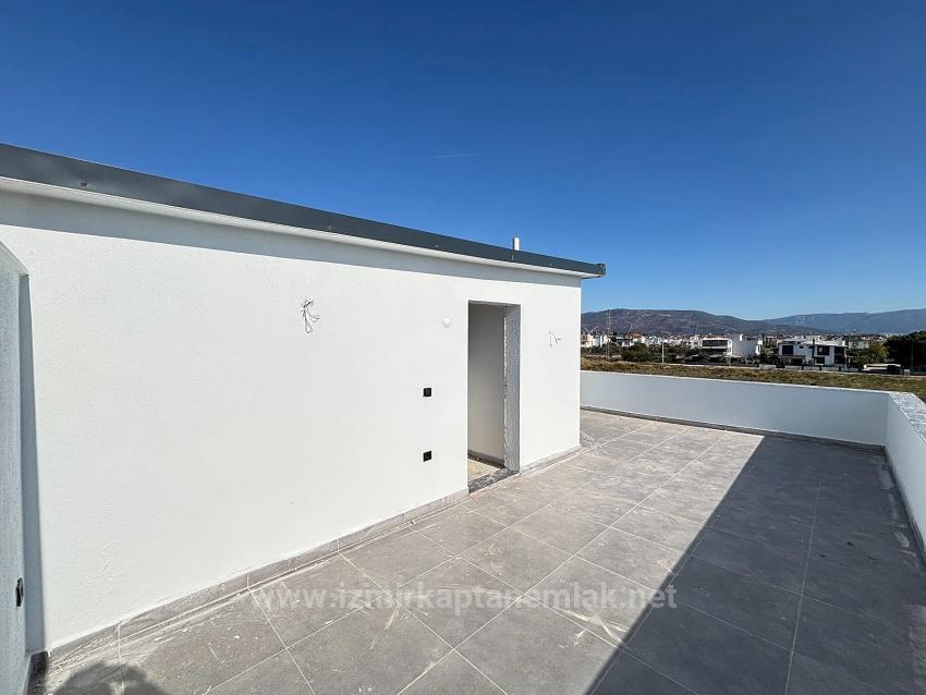 Wunderschön Gelegene 3+1-Triplex-Sommervilla In Cumhuriyet, Seferihisar, Izmir.