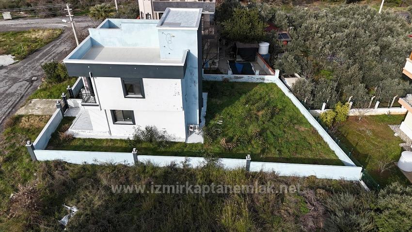 2+1 Villa Mit Großem Garten Zum Verkauf Im Viertel Atatürk, Seferihisar, İzmir