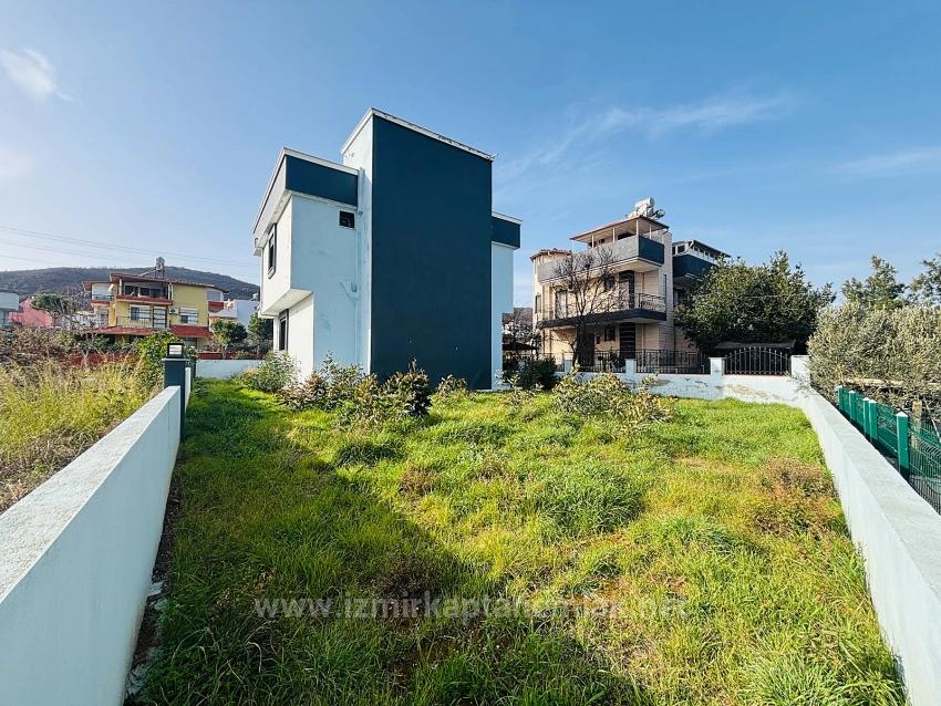 2+1 Villa Mit Großem Garten Zum Verkauf Im Viertel Atatürk, Seferihisar, İzmir