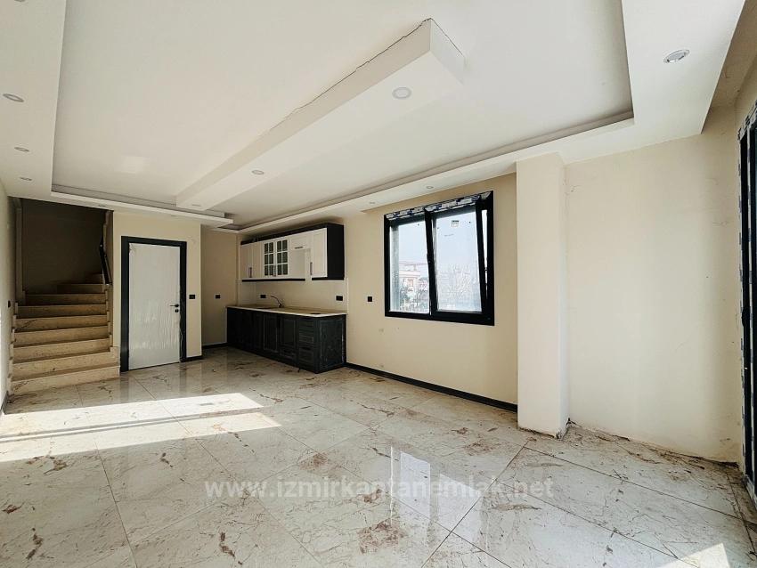 2+1 Villa Mit Großem Garten Zum Verkauf Im Viertel Atatürk, Seferihisar, İzmir