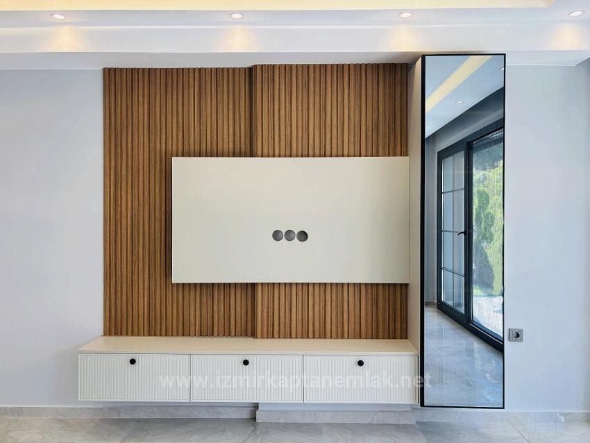 Ultra-Luxus-Sommerhaus Mit 3+1 Schlafzimmern Und Smart-Home-System, 50 M Vom Meer Entfernt In Ürkmez, Seferihisar, İzmir