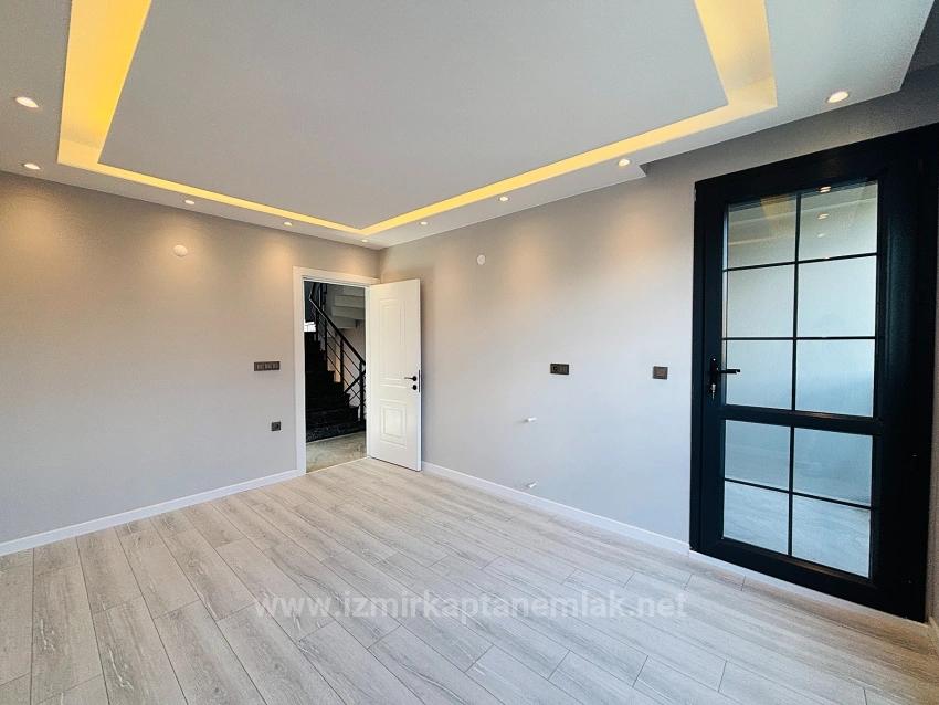 Ultra-Luxus-Sommerhaus Mit 3+1 Schlafzimmern Und Smart-Home-System, 50 M Vom Meer Entfernt In Ürkmez, Seferihisar, İzmir