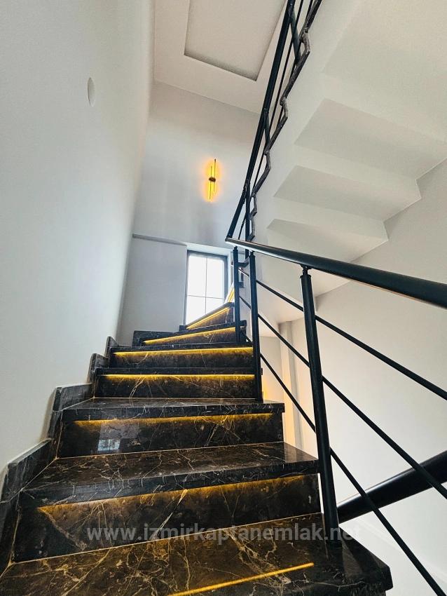 Ultra-Luxus-Sommerhaus Mit 3+1 Schlafzimmern Und Smart-Home-System, 50 M Vom Meer Entfernt In Ürkmez, Seferihisar, İzmir