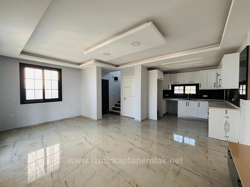 Meerblick, Erdgasbeheizt, 3+1 Doppelhaus-Sommervilla In Akarca, Seferihisar, Izmir