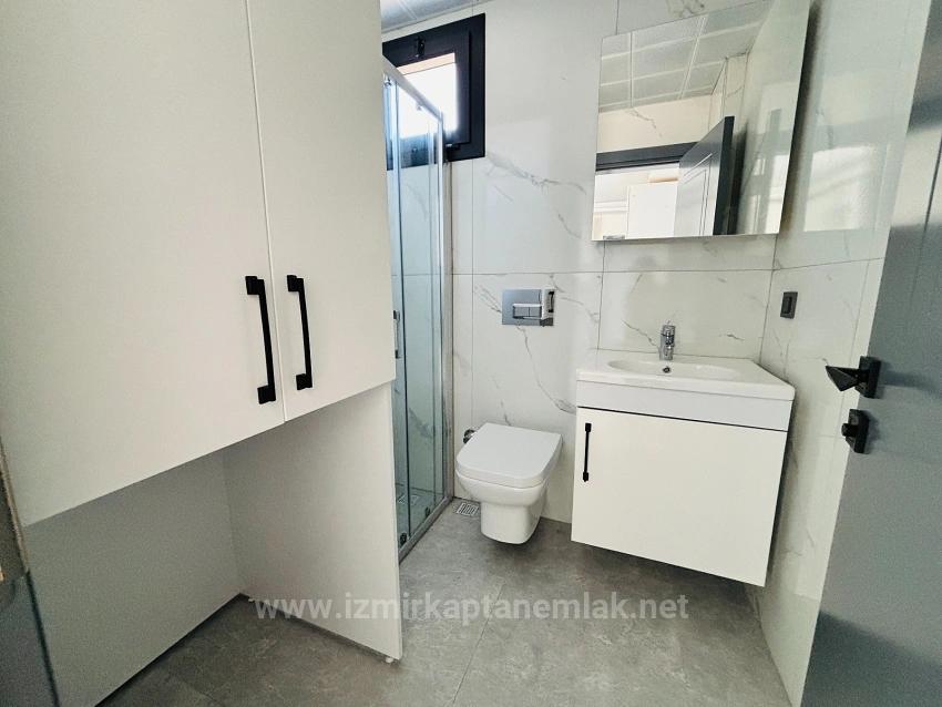 Renovierte 1+1-Wohnung Zum Verkauf In Der Deniz-Straße Im Bezirk Seferihisar Payamlı In Izmir