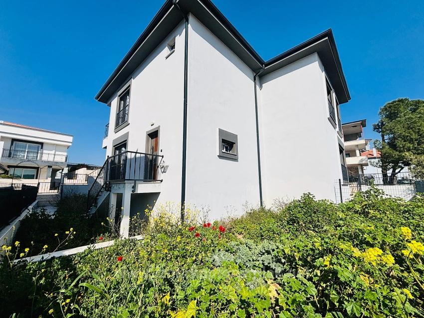 2+1 Villa Mit Garten Zum Verkauf Im Dorf Payamlı, Seferihisar, İzmir