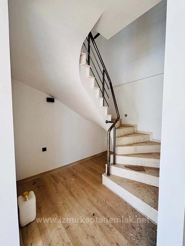 2+1 Villa Mit Garten Zum Verkauf Im Dorf Payamlı, Seferihisar, İzmir